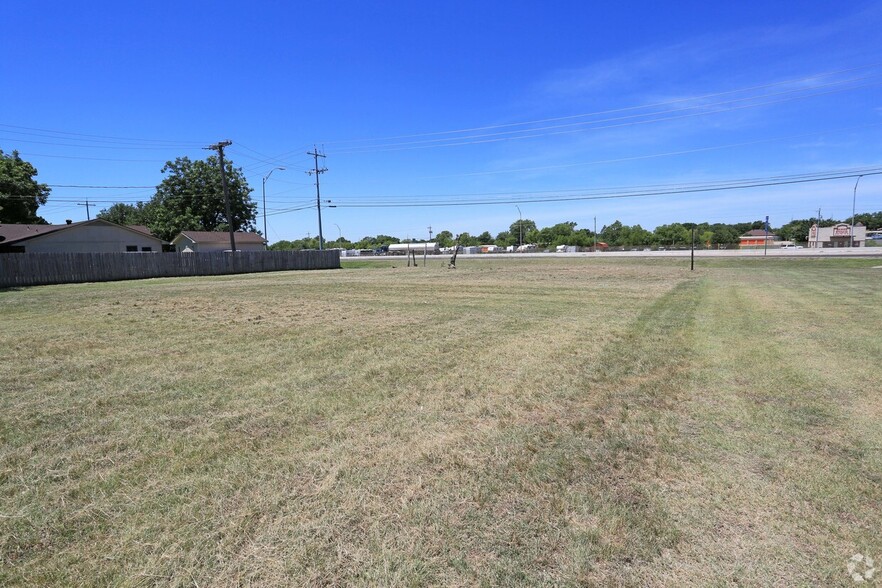 I-35 & Austin St, Sanger, TX for lease - Building Photo - Image 3 of 3