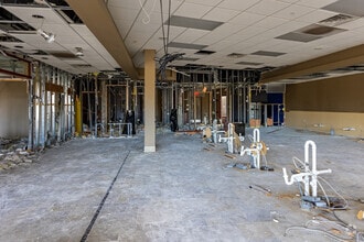 2665 Commerce Dr NW, Rochester, MN for lease Interior Photo- Image 2 of 5