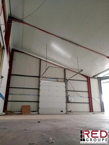 Industrial in Cavaillon for lease - Building Photo - Image 3 of 10