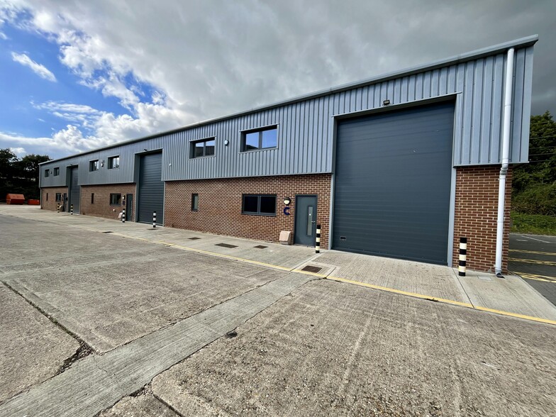 Hannah Way, Lymington for lease - Primary Photo - Image 1 of 17