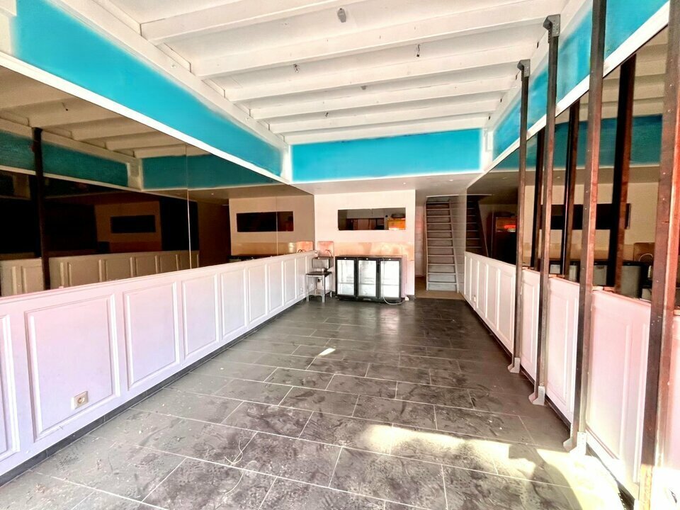 Retail in Saint-Raphaël for lease Interior Photo- Image 1 of 8