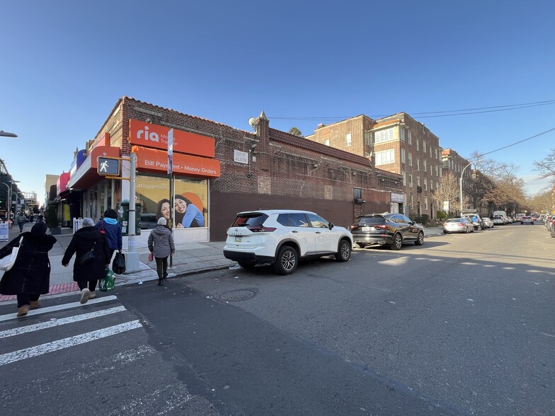 8401-8429 Roosevelt Ave, Jackson Heights, NY for sale - Building Photo - Image 3 of 10