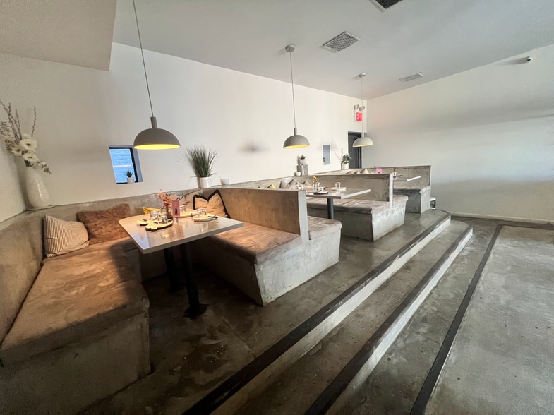 146 Metropolitan Ave, Brooklyn, NY for lease - Building Photo - Image 3 of 15