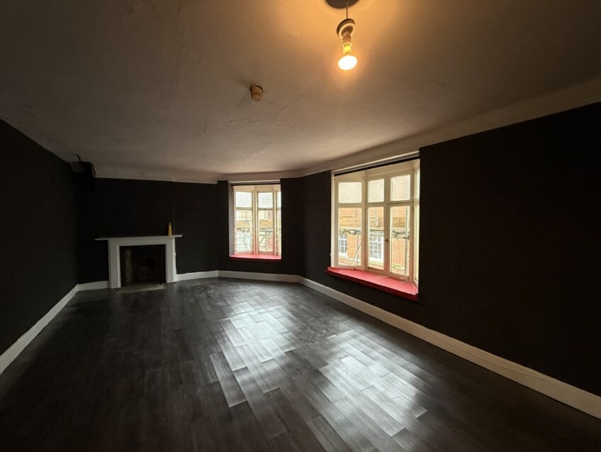 4 Cross St, Barnstaple for lease Interior Photo- Image 1 of 3