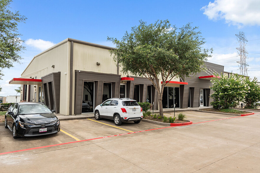 701 S Persimmon St, Tomball, TX for lease - Building Photo - Image 1 of 14