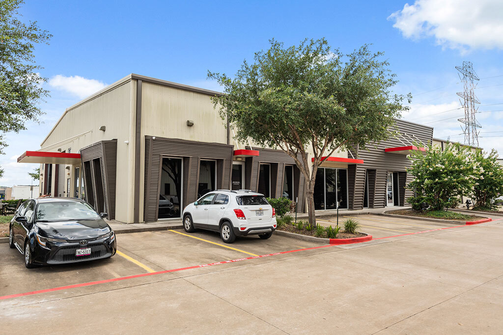 701 S Persimmon St, Tomball, TX for lease Building Photo- Image 1 of 15