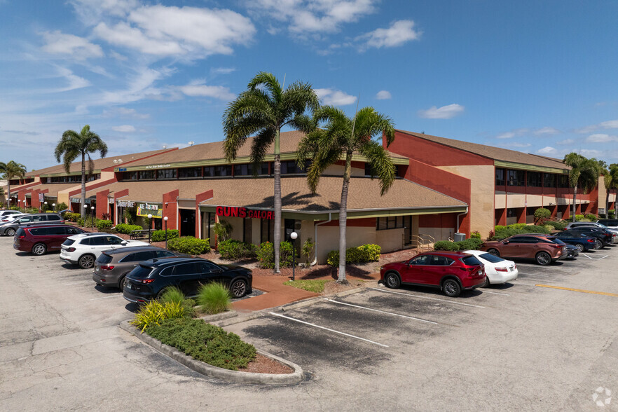 12995 S Cleveland Ave, Fort Myers, FL for lease - Building Photo - Image 3 of 6