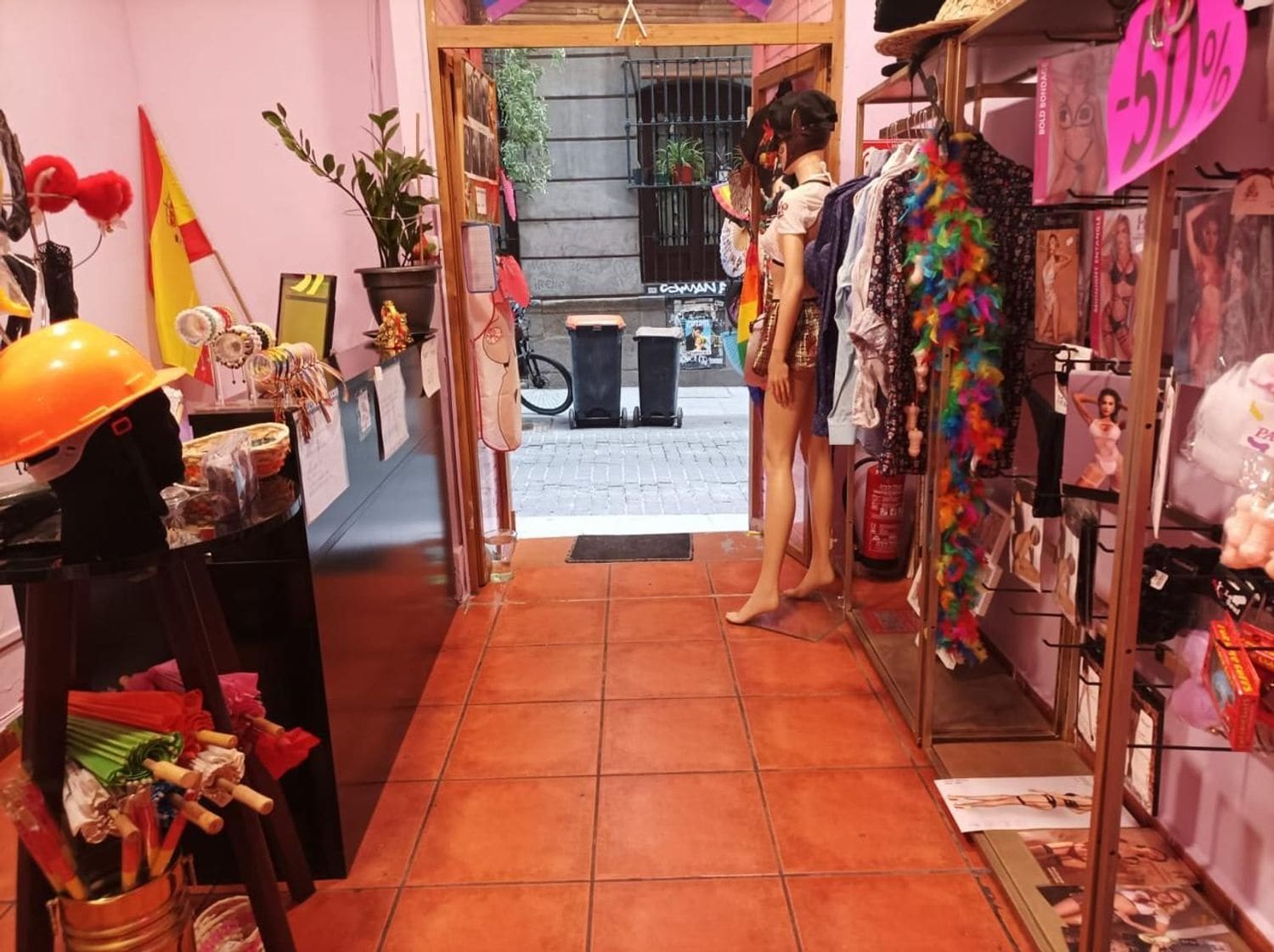 Retail in Madrid, Madrid for lease Interior Photo- Image 1 of 8