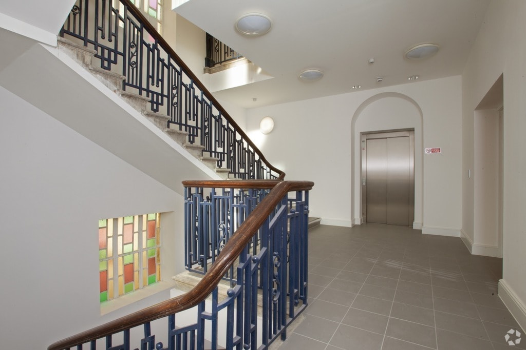 Burgess Springs, Chelmsford for lease Interior Photo- Image 1 of 9