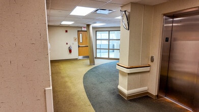 300 Walnut St, Peru, IL for lease Interior Photo- Image 2 of 40