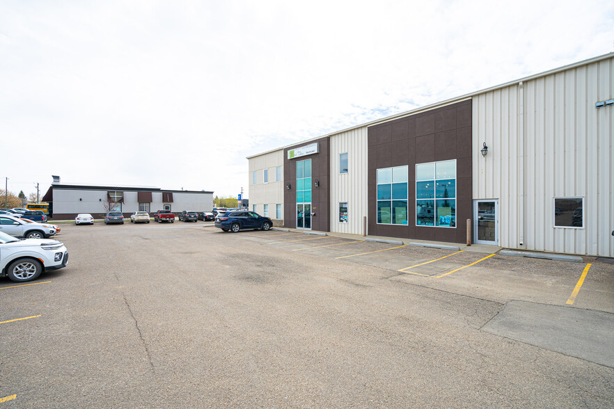 2602 50 Av, Lloydminster, AB for sale - Building Photo - Image 3 of 51