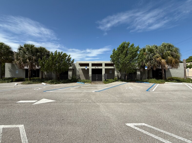 469 Spencer Dr West Palm Beach - 469 Spencer Dr West Palm Beach FL Building Photo 3 Large 