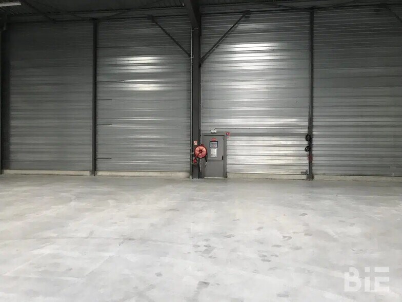 Flex in Blanquefort for lease - Interior Photo - Image 2 of 4