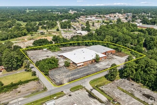 Redevelopment Opportunity | 10.52-Acre Parcel - Warehouse
