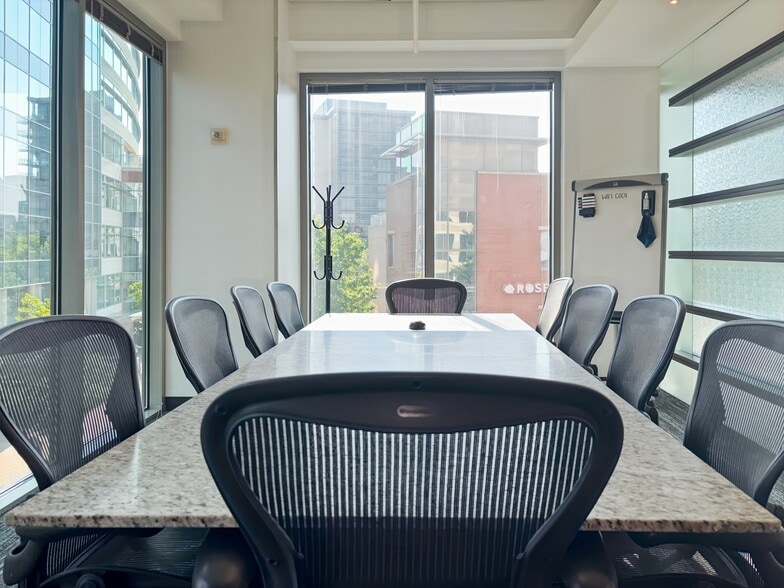 21 Waterway Ave, The Woodlands, TX for lease - Interior Photo - Image 3 of 26