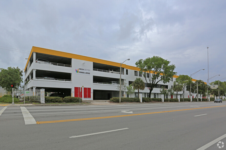 1000 W Pembroke Rd, Hallandale Beach, FL for lease - Building Photo - Image 1 of 6