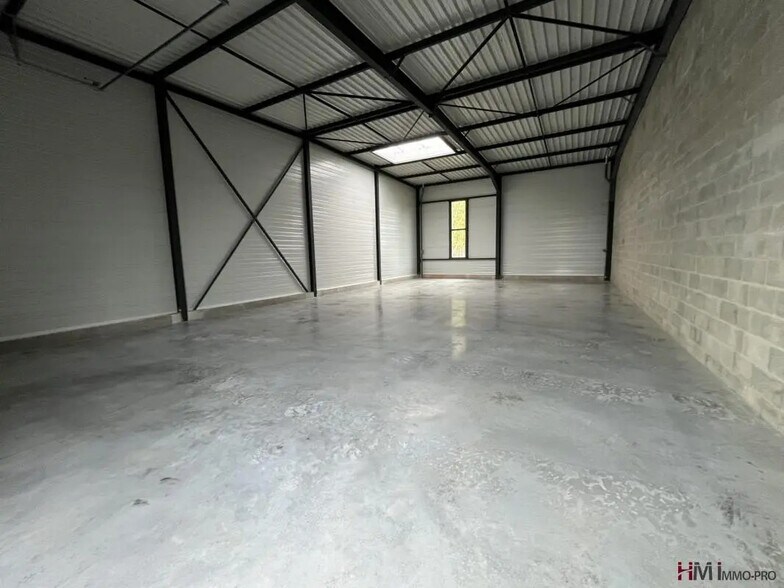 Flex in Honfleur for lease - Interior Photo - Image 3 of 5