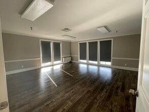 153-154 Patchen Dr, Lexington, KY for lease Interior Photo- Image 1 of 10