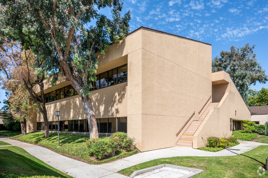 2942 Daimler St, Santa Ana, CA for lease - Building Photo - Image 1 of 16