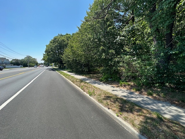 93 E Montauk Hwy, Hampton Bays, NY for sale - Building Photo - Image 1 of 2