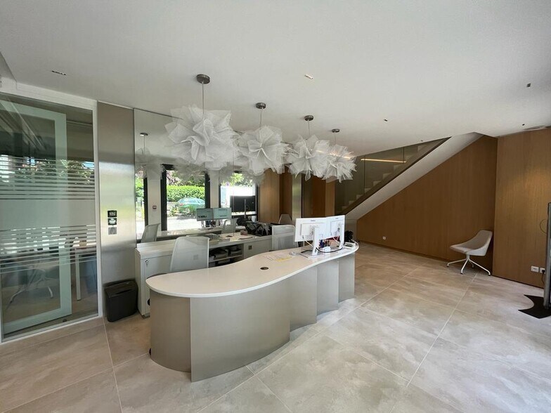 Office in Annecy for lease - Building Photo - Image 3 of 4
