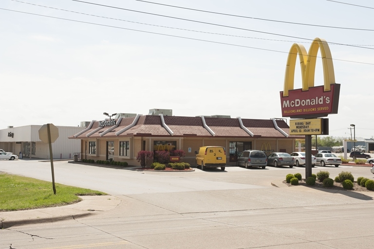 1403-1515 S Santa Fe Ave, Chanute, KS for lease - Building Photo - Image 1 of 8