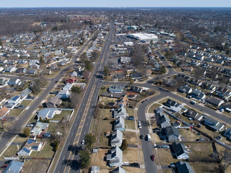 375 Indian Creek Dr, Levittown, PA for sale - Aerial - Image 3 of 20