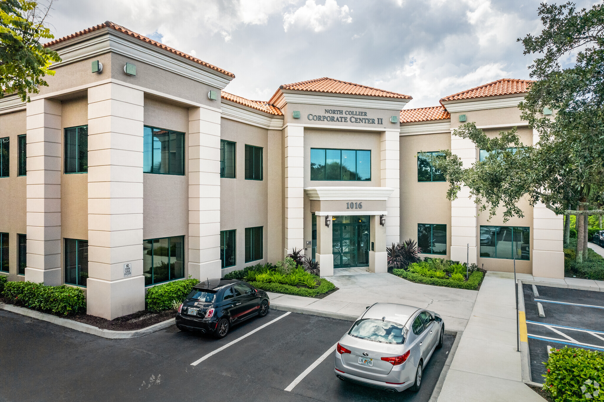 1016 Collier Center Way, Naples, FL for lease Building Photo- Image 1 of 13