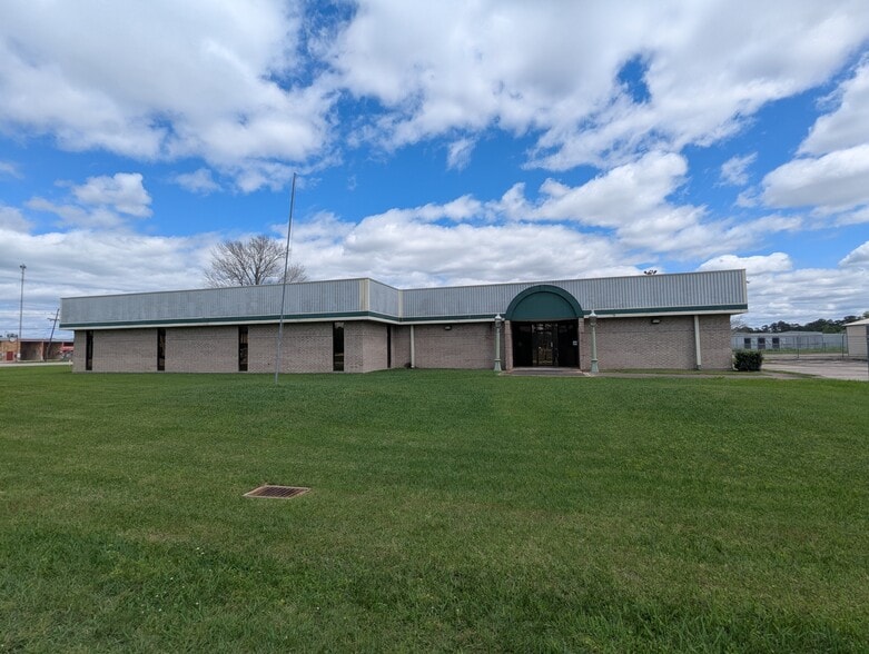 6095 College St, Beaumont, TX for sale - Building Photo - Image 1 of 52