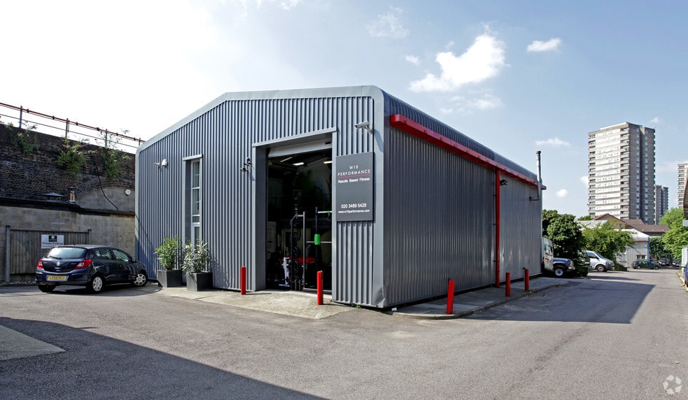 69 St Marks Rd, London for lease - Primary Photo - Image 1 of 2