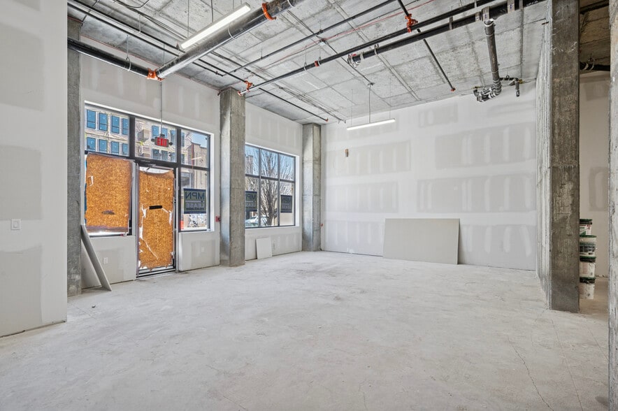 918 N Broad St, Philadelphia, PA for lease - Building Photo - Image 3 of 9