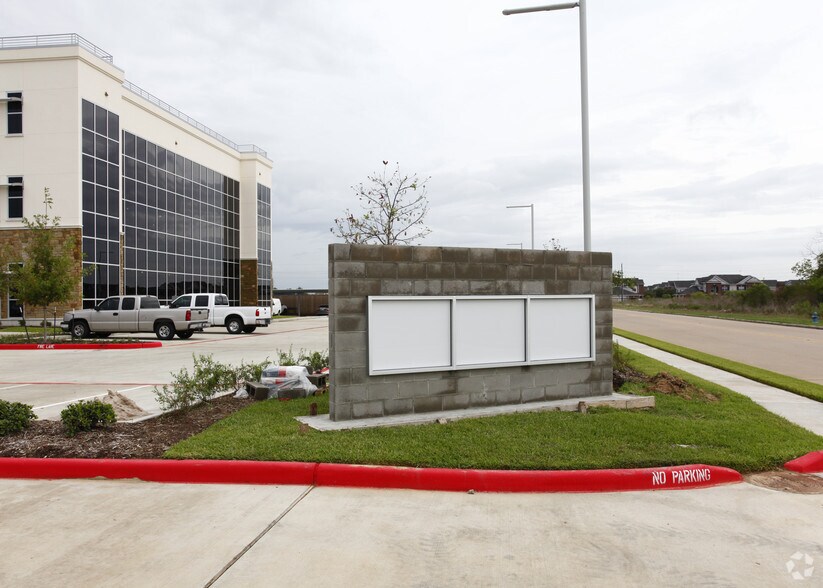 23510 Kingsland Blvd, Katy, TX for lease - Building Photo - Image 3 of 5