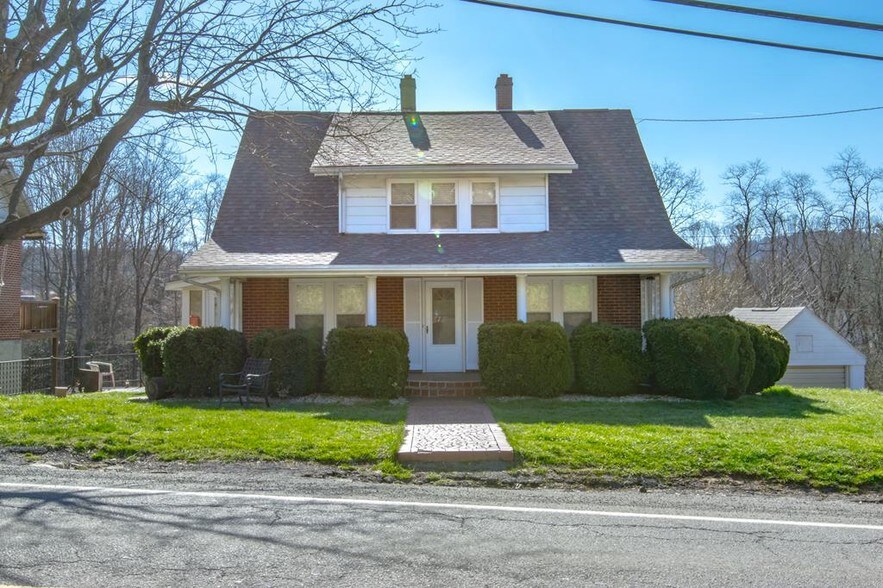 611 Glendale Rd, Galax, VA 24333