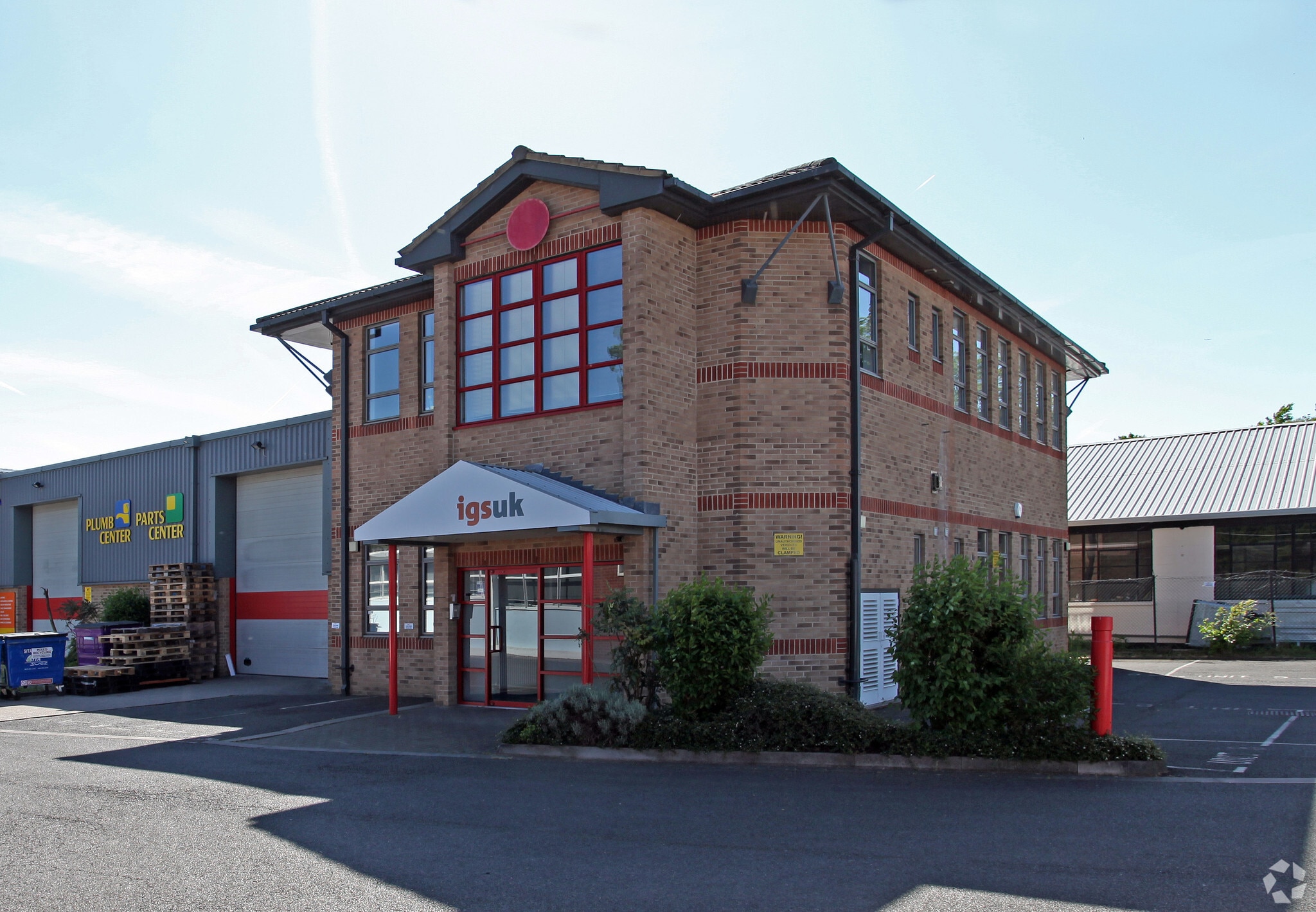 Kings Grove, Maidenhead for sale Primary Photo- Image 1 of 1