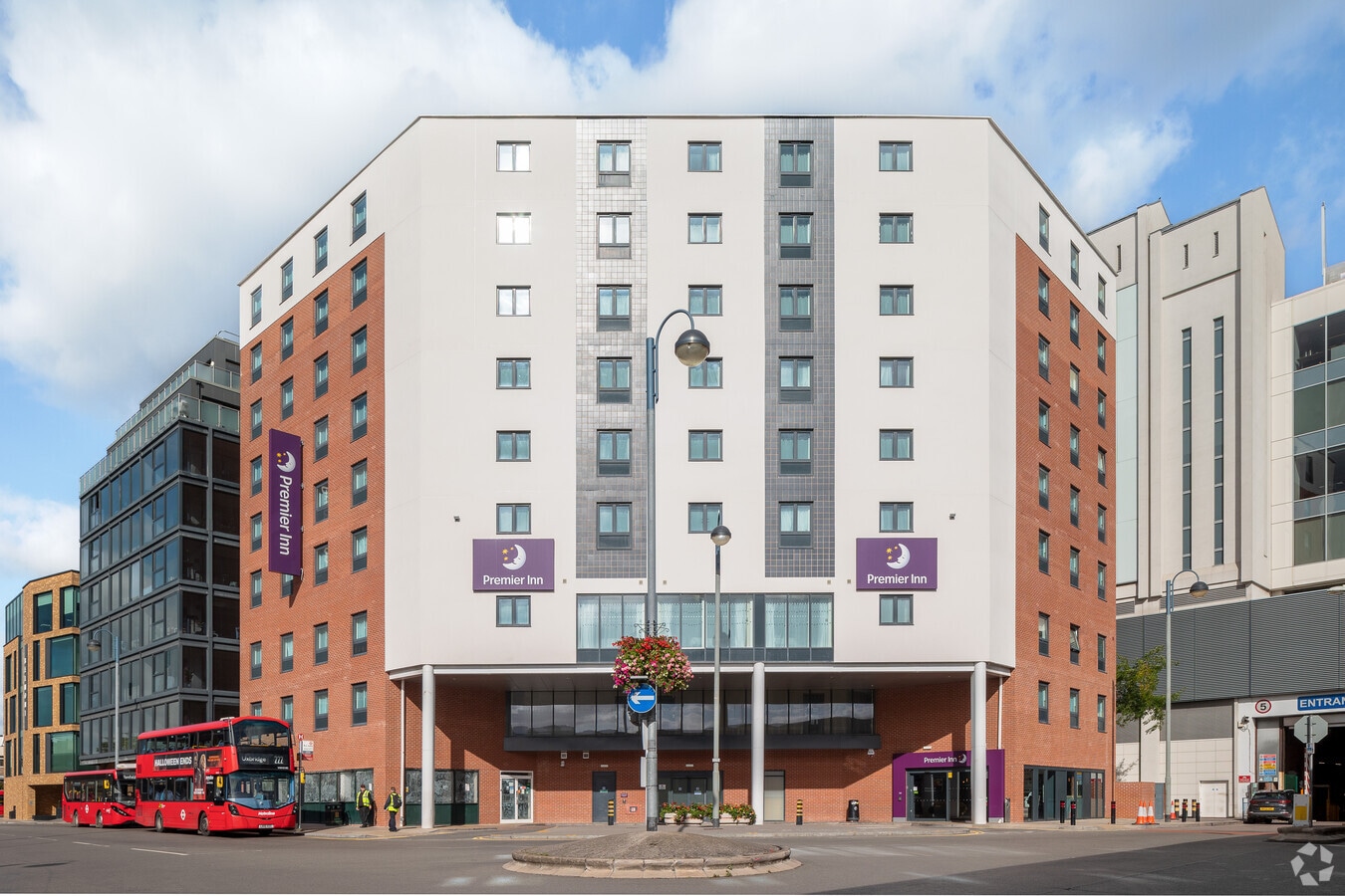 Bakers Rd, Uxbridge, UB8 1RG