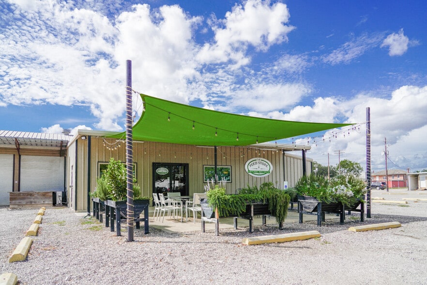 210 W Railroad St, El Campo, TX for sale - Building Photo - Image 2 of 20