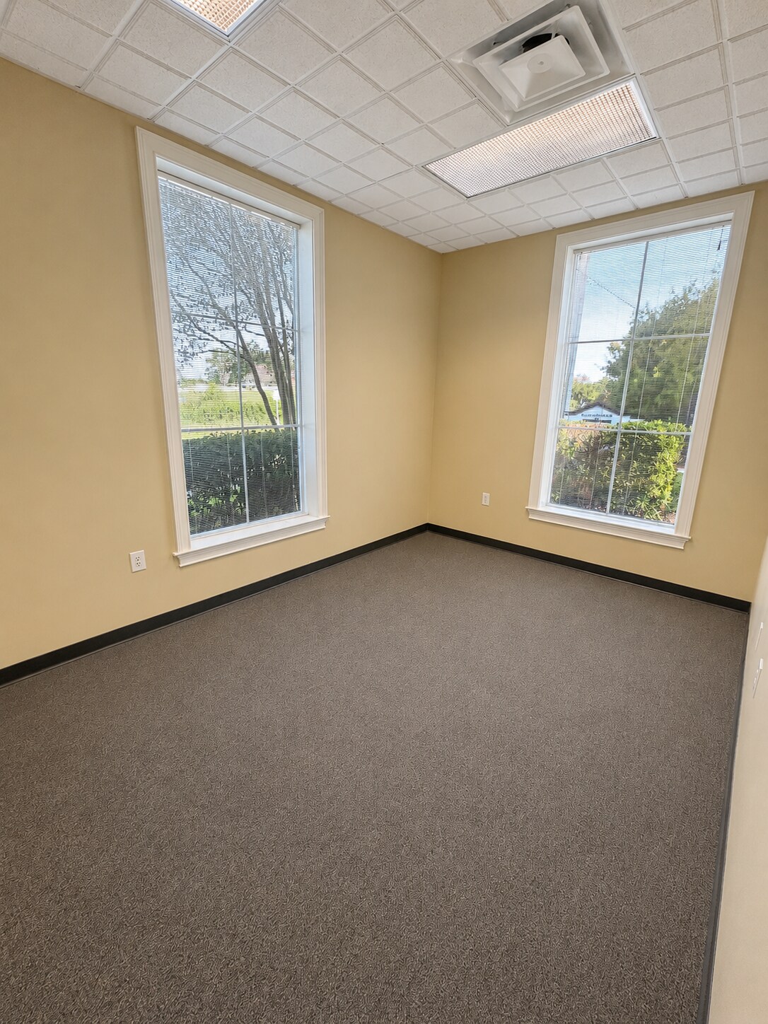 1417 Stuart Engals Blvd, Mount Pleasant, SC for lease Interior Photo- Image 1 of 14