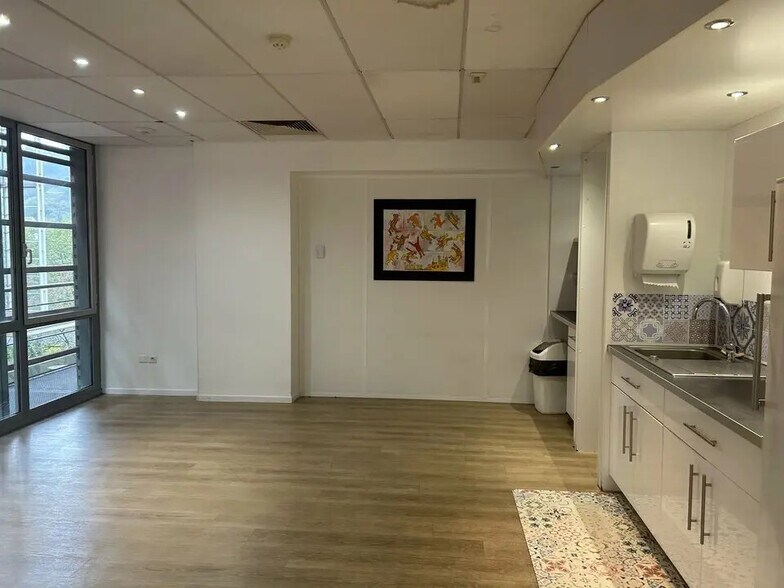 Office in Lyon for lease - Building Photo - Image 1 of 5