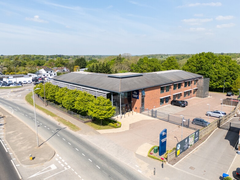 Oxford Rd, Gerrards Cross for lease - Building Photo - Image 1 of 1