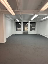 261 W 35th St, New York, NY for lease Building Photo- Image 2 of 5