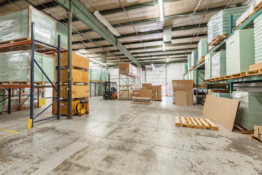 2597 W 64th Ave, Denver, CO for lease - Interior Photo - Image 2 of 12