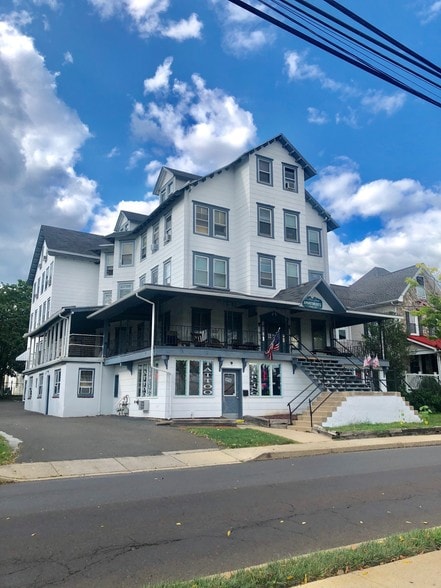 11 Park Ave, Willow Grove, PA for sale - Building Photo - Image 1 of 1