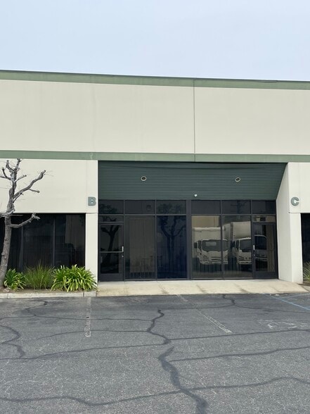100 S Reservoir St, Pomona, CA for lease - Building Photo - Image 1 of 11
