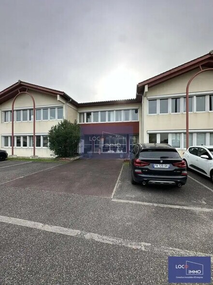 Office in Le Haillan for sale - Building Photo - Image 1 of 8