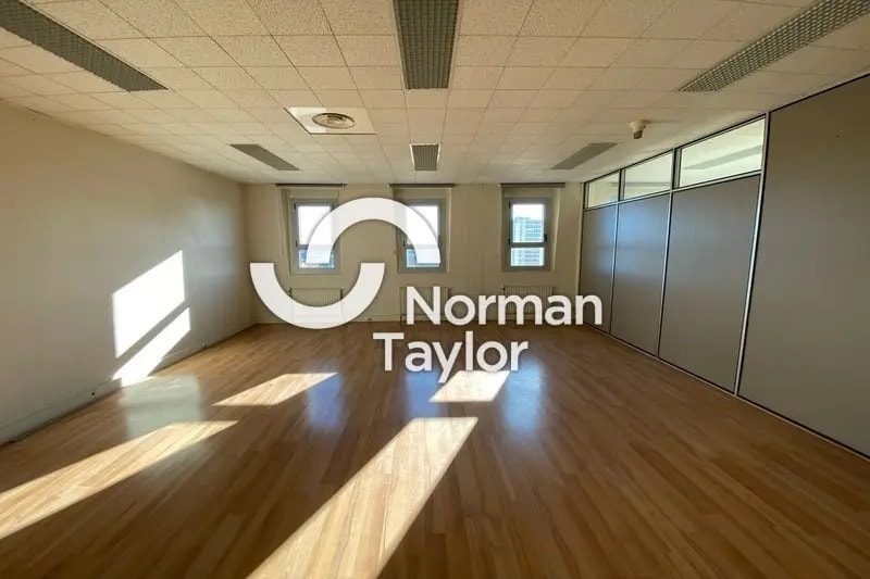 Office in Montpellier for lease - Interior Photo - Image 1 of 5