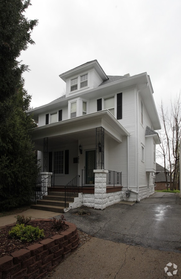 4917 Underwood Ave, Omaha, NE 68132