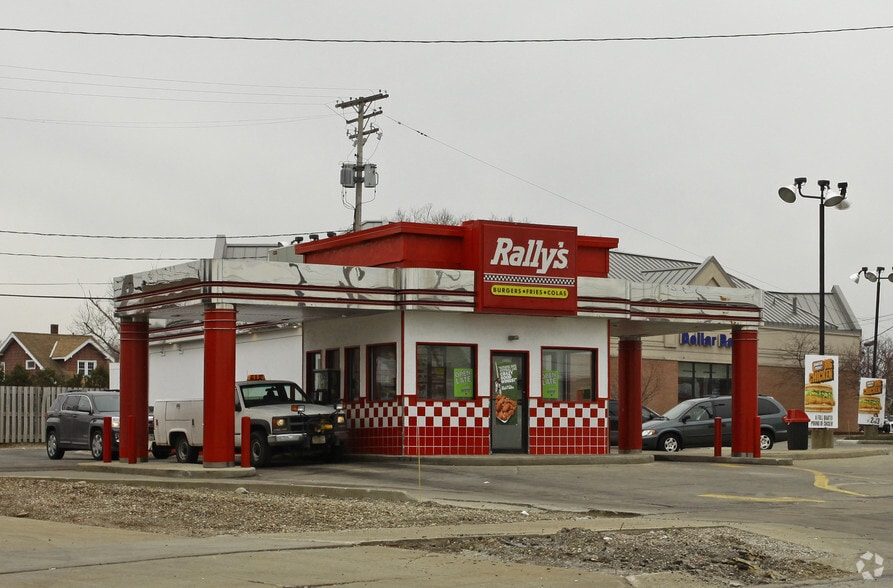 6201 Brookpark Rd, Cleveland, OH for lease - Primary Photo - Image 2 of 5