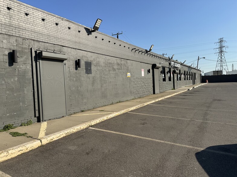 465 S Schaefer Hwy, Detroit, MI for lease - Building Photo - Image 3 of 6
