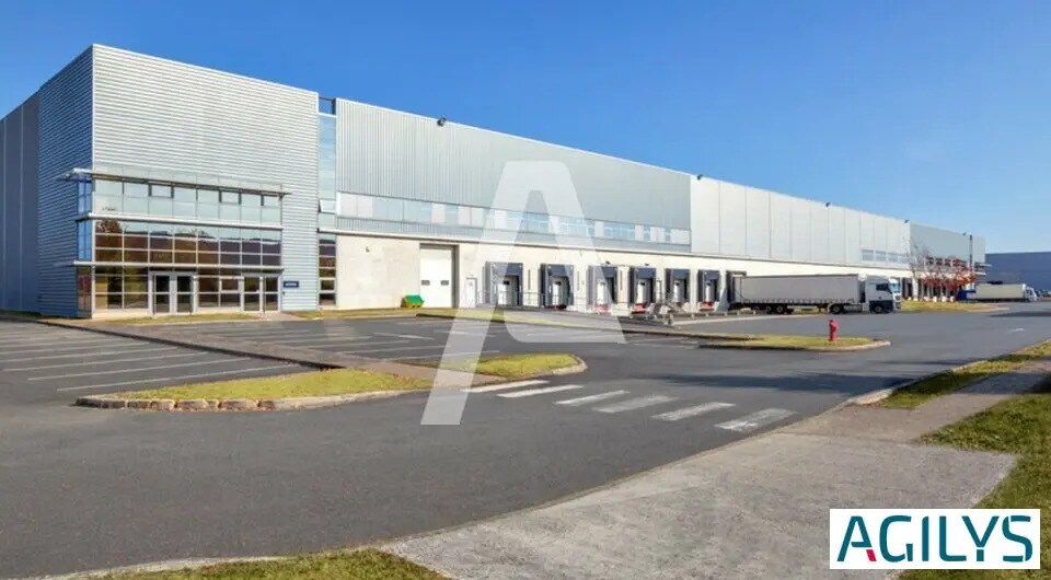 Industrial in Combs-la-Ville for lease - Building Photo - Image 3 of 5