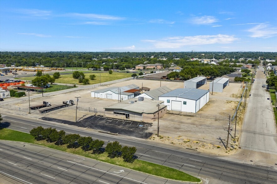 1520 La Salle Ave, Waco, TX for lease - Primary Photo - Image 1 of 14